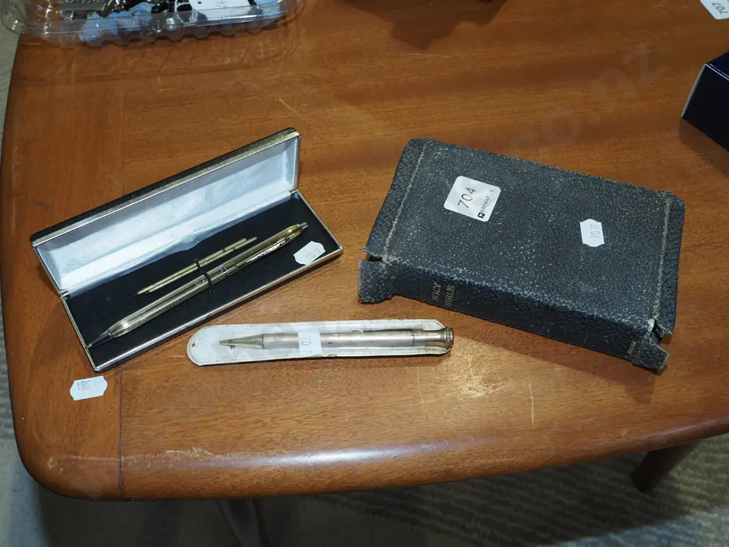 small bible, mechanical pencil and pen Image 1++