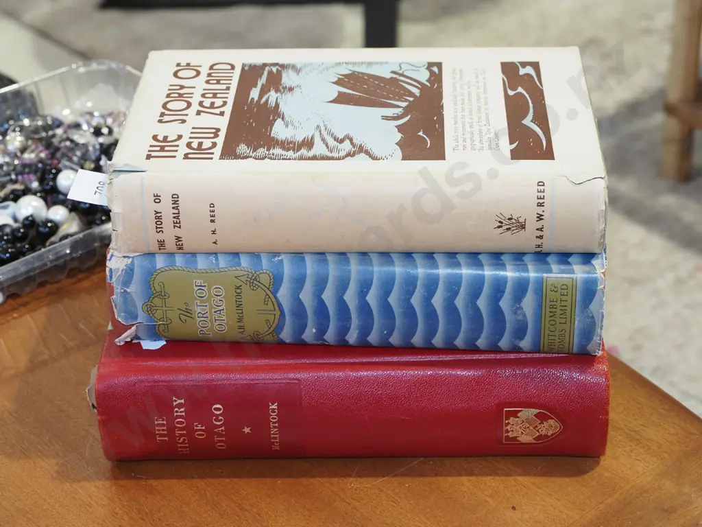 2x Otago History books, 1x New Zealand History book Image 1++