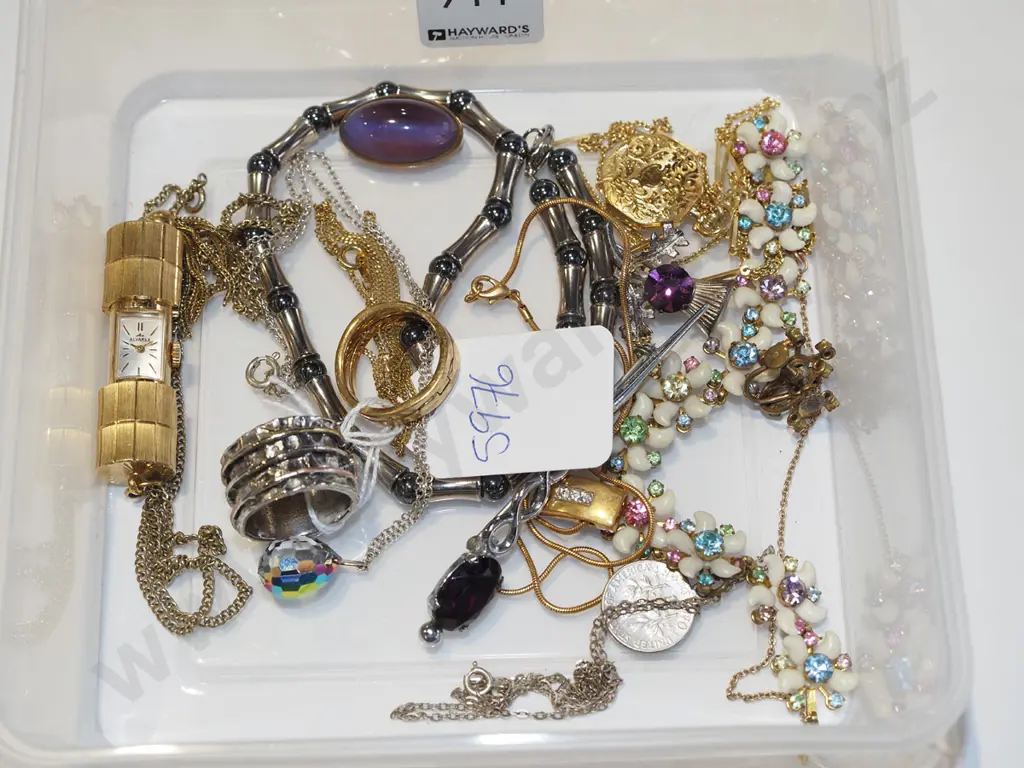 tray of costume jewellery Image 1++