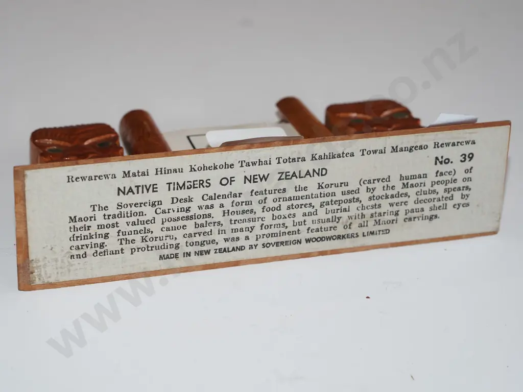 retro small New Zealand Sovereign Ware mixed timber desk calendar Image 1++