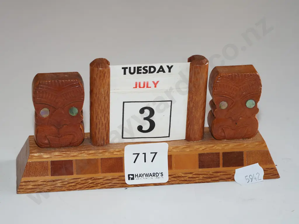 retro small New Zealand Sovereign Ware mixed timber desk calendar Image 1++