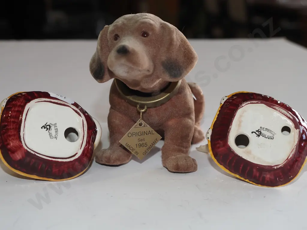2x small Beswick dog figurines & a retro nodding dog Image 1++