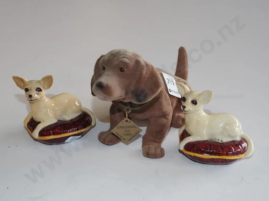 2x small Beswick dog figurines & a retro nodding dog Image 1++