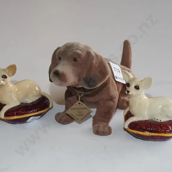 2x small Beswick dog figurines & a retro nodding dog