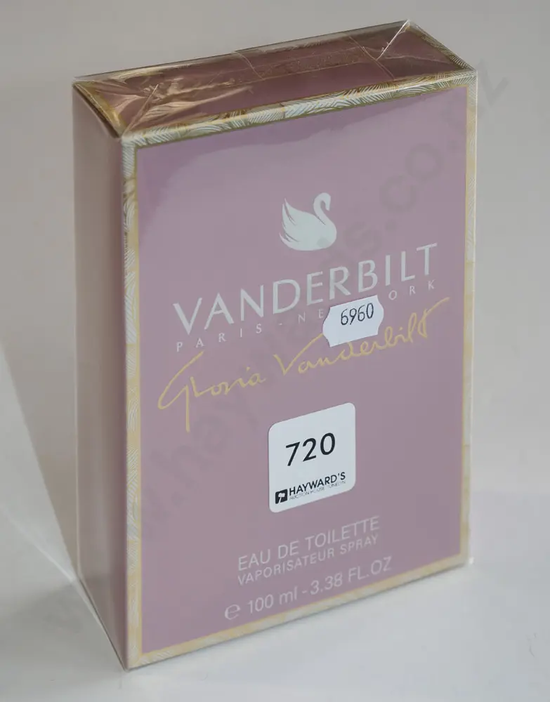 as new boxed Gloria Vanderbilt eau de toilette 100ml  Image 1++