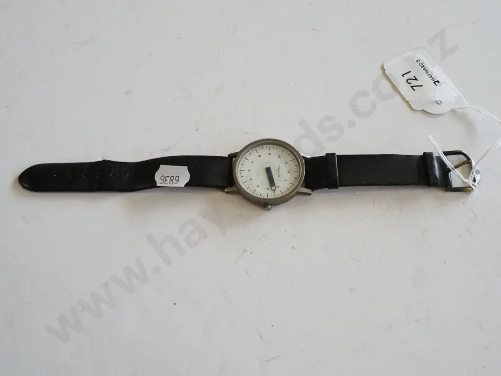 men's wristwatch Image 1++