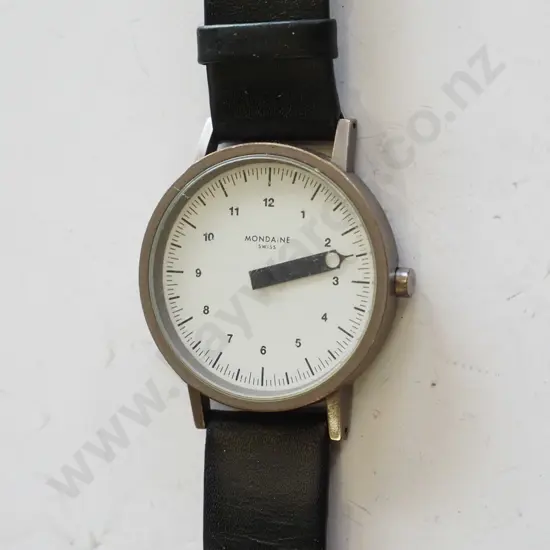 men's wristwatch