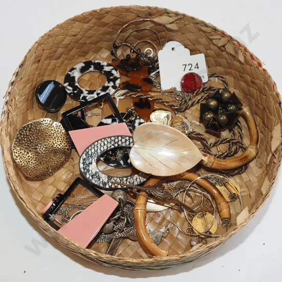 tray of costume jewellery