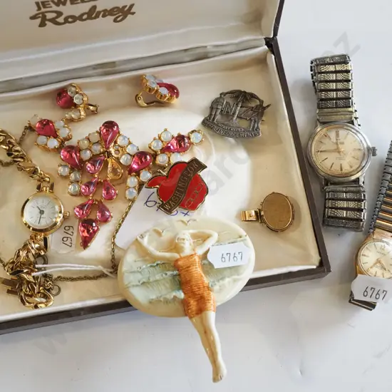 tray of costume jewellery