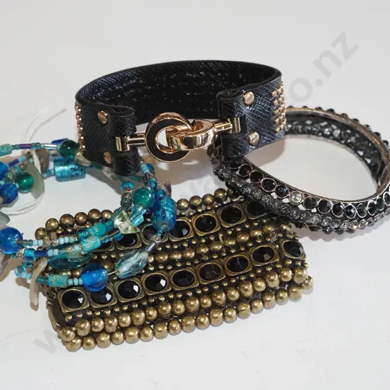 4x costume jewellery bracelets