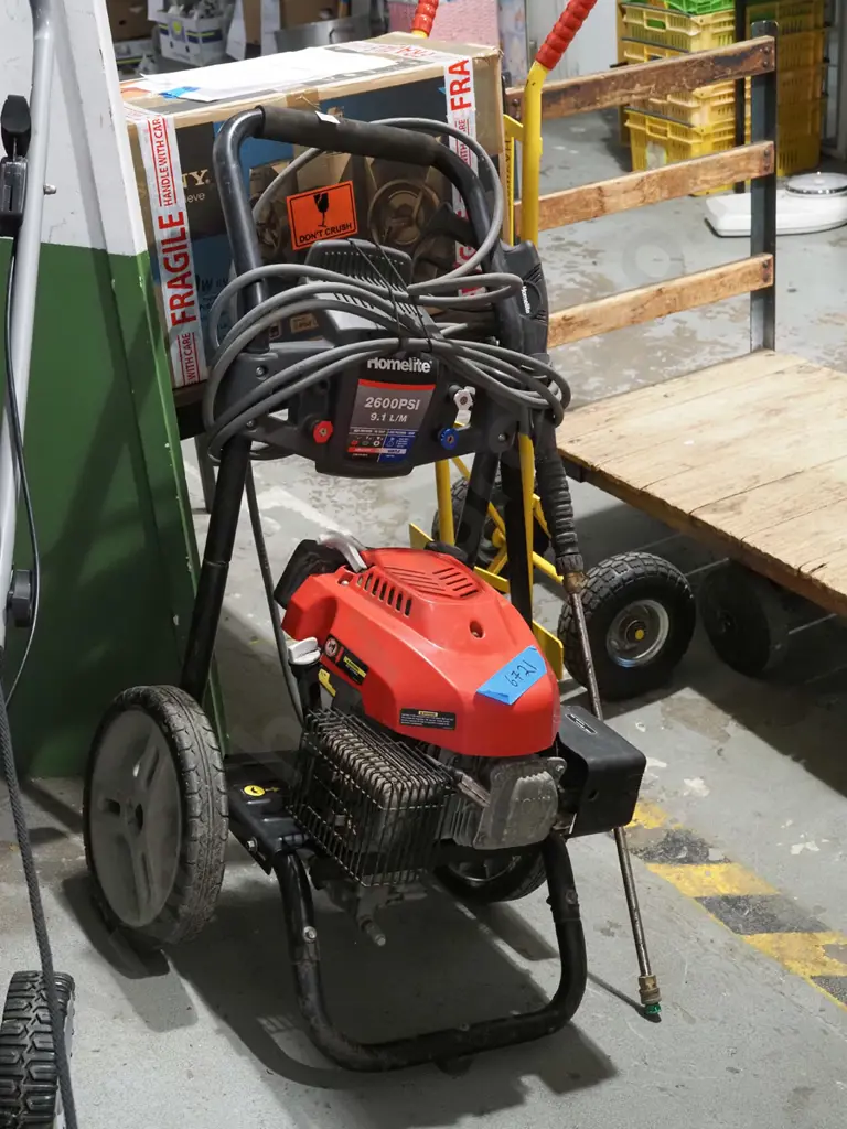 Homelite 4 stroke 2600psi water blaster Image 1++
