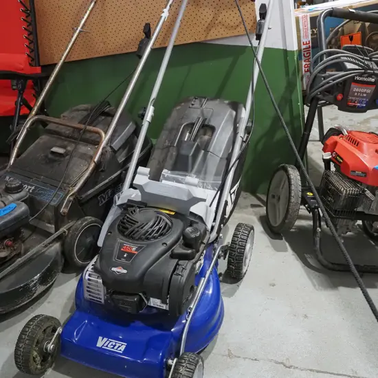 Victa 4 stroke motor mower