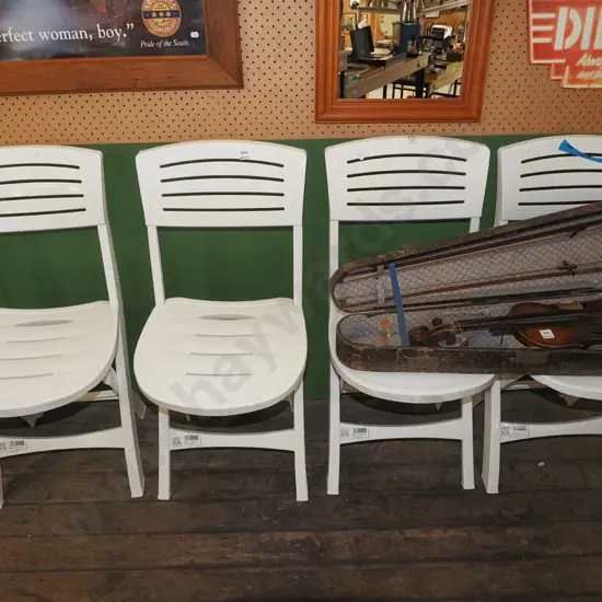 4x white plastic foldaway chairs