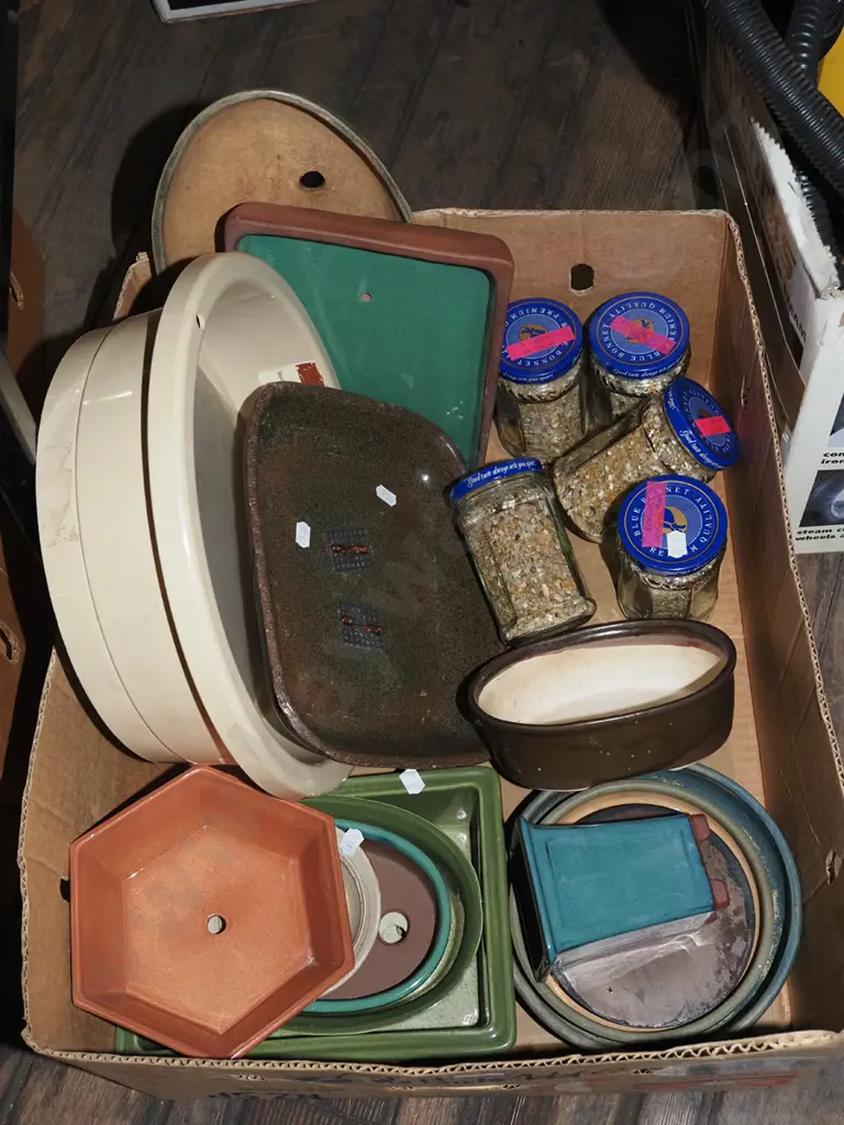 box; bonsai planters, fine garden sieve, gravels Image 1++