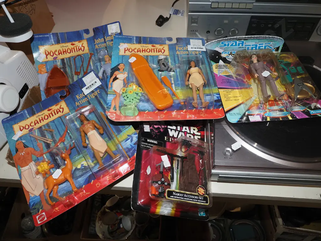 box; carded figurines, Star Trek, Star Wars etc Image 1++