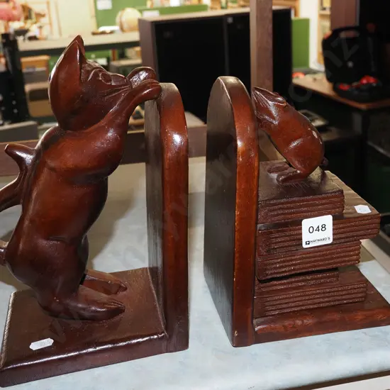 wooden cat and mouse themed book ends