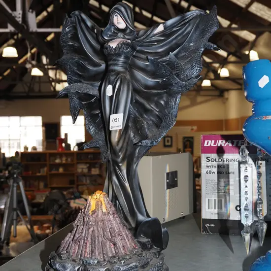 1x composite fantasy figurine H540