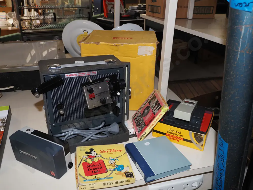 Kodak 8mm film camera, projector, splicer and screen Image 1++