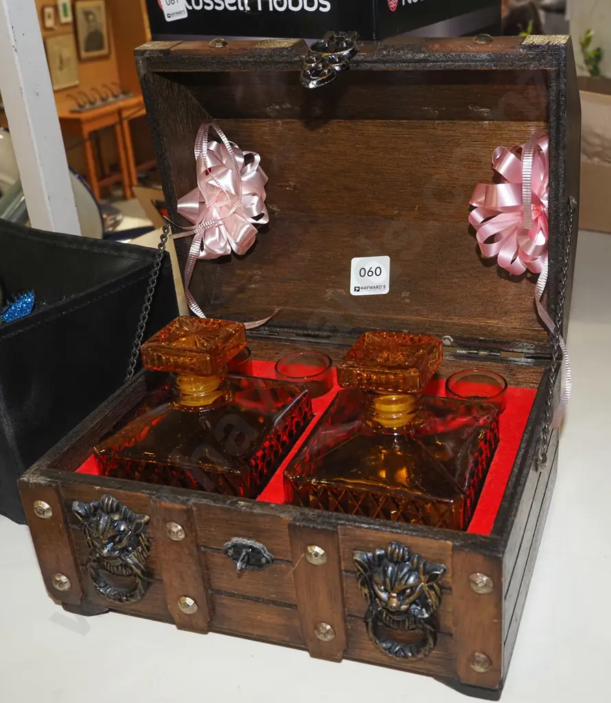 novelty treasure chest decanter Image 1++