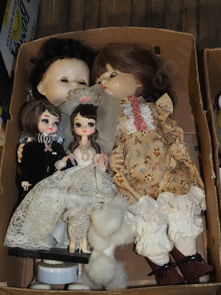 box of dolls Image 1++