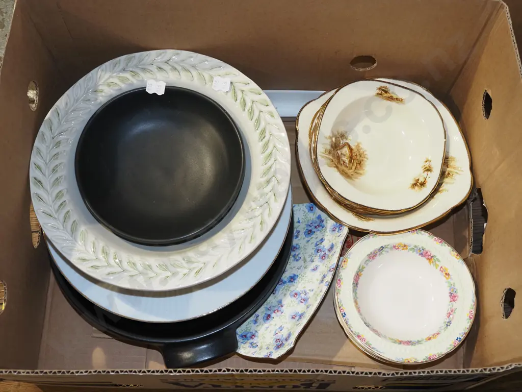 box; Meakin sweet set, baking dishes, fruit bowls etc Image 1++
