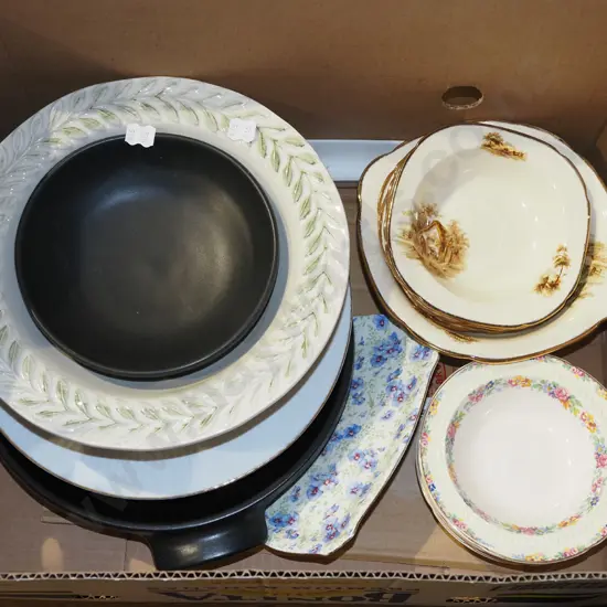 box; Meakin sweet set, baking dishes, fruit bowls etc