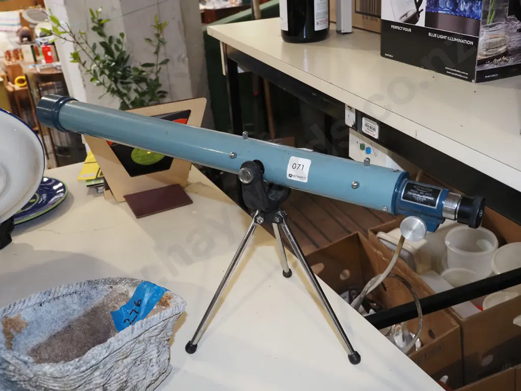 telescope on tripod L620 Image 1++