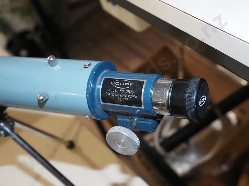telescope on tripod L620 Image 1++