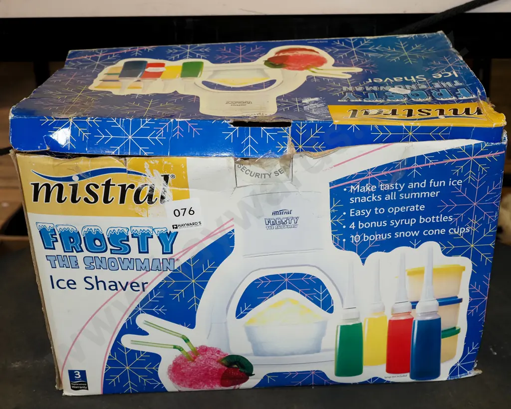 boxed Mistral Frosty the Snowman ice shaver Image 1++