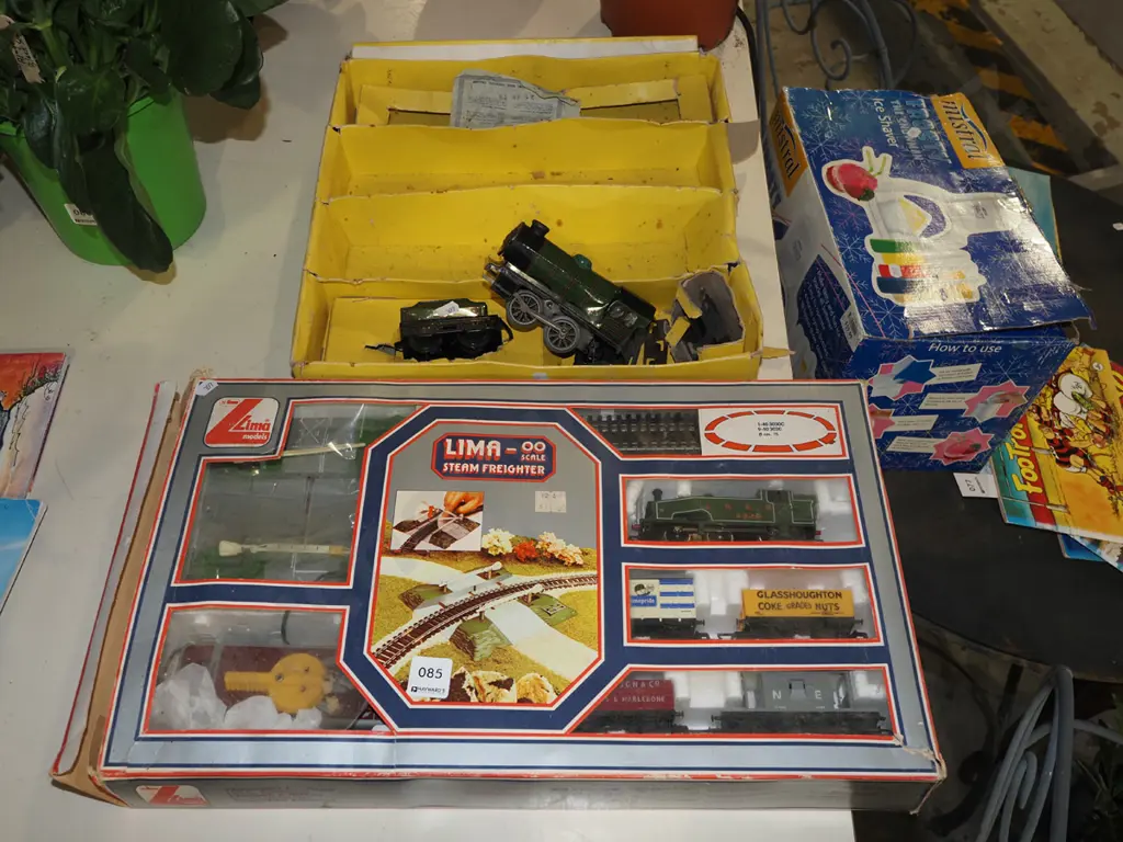 box; Lima 00 scale train set, part train set Image 1++