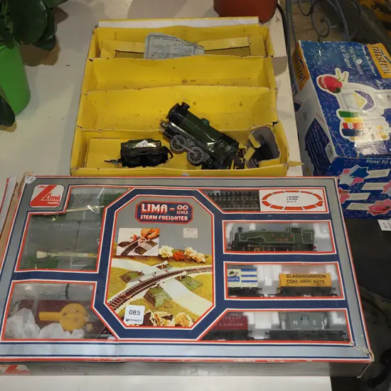 box; Lima 00 scale train set, part train set