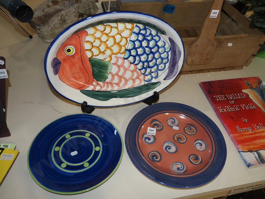 fish themed ashet, 2x pottery bowls Image 1++
