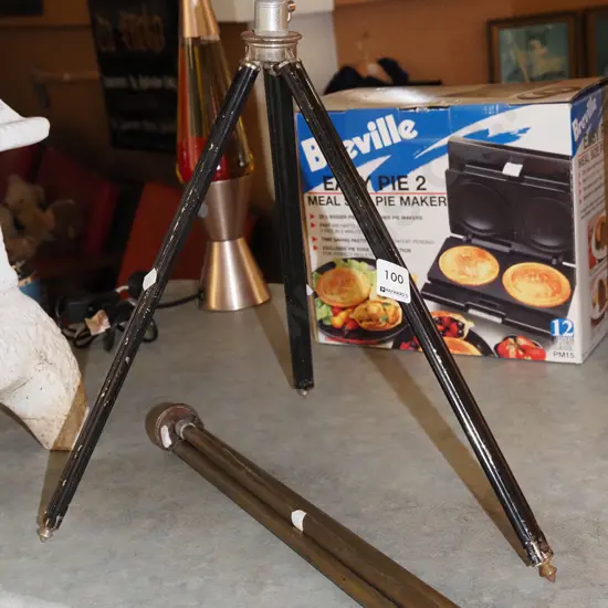 2x vintage camera tripods - faults