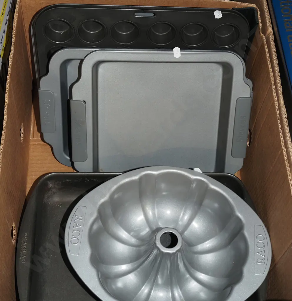 box; muffin trays, baking dishes, cake tins etc Image 1++