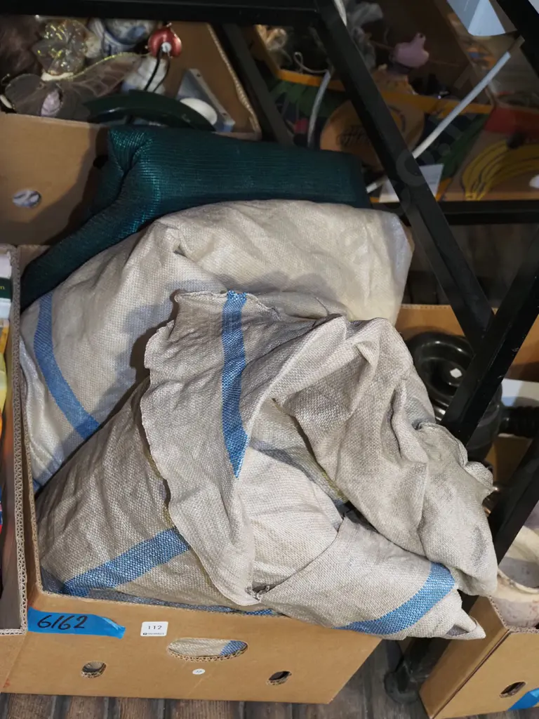 wool sacks, shade cloth Image 1++