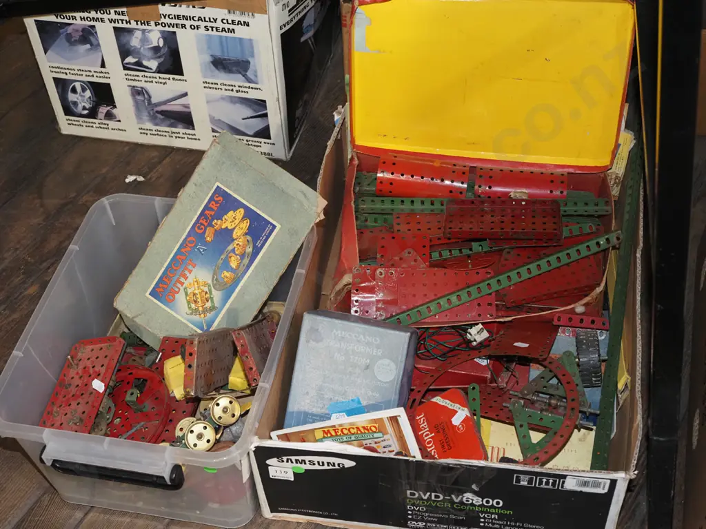 2x boxes of vintage Meccano - green dots Image 1++