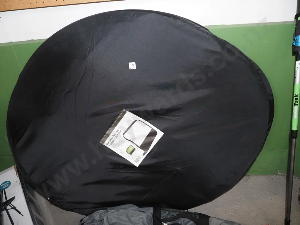 portable pop up projector screen Image 1++