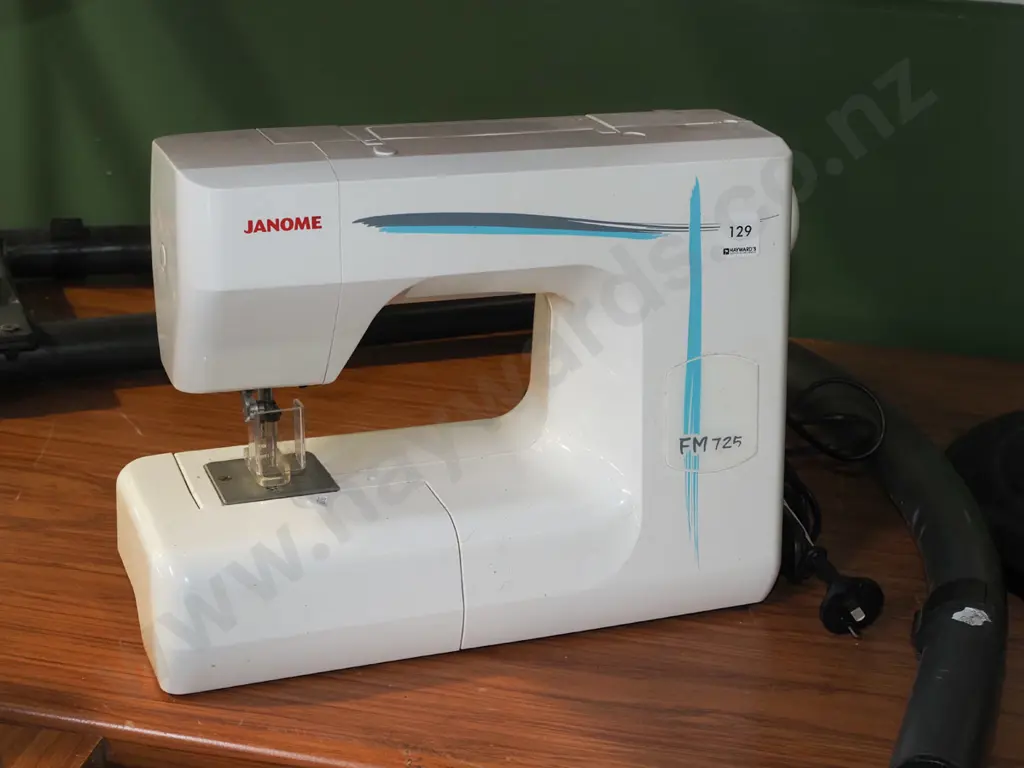 Janome FM725 sewing machine Image 1++