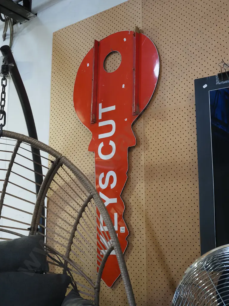 large key cut sign L1200 Image 1++