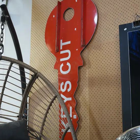 large key cut sign L1200