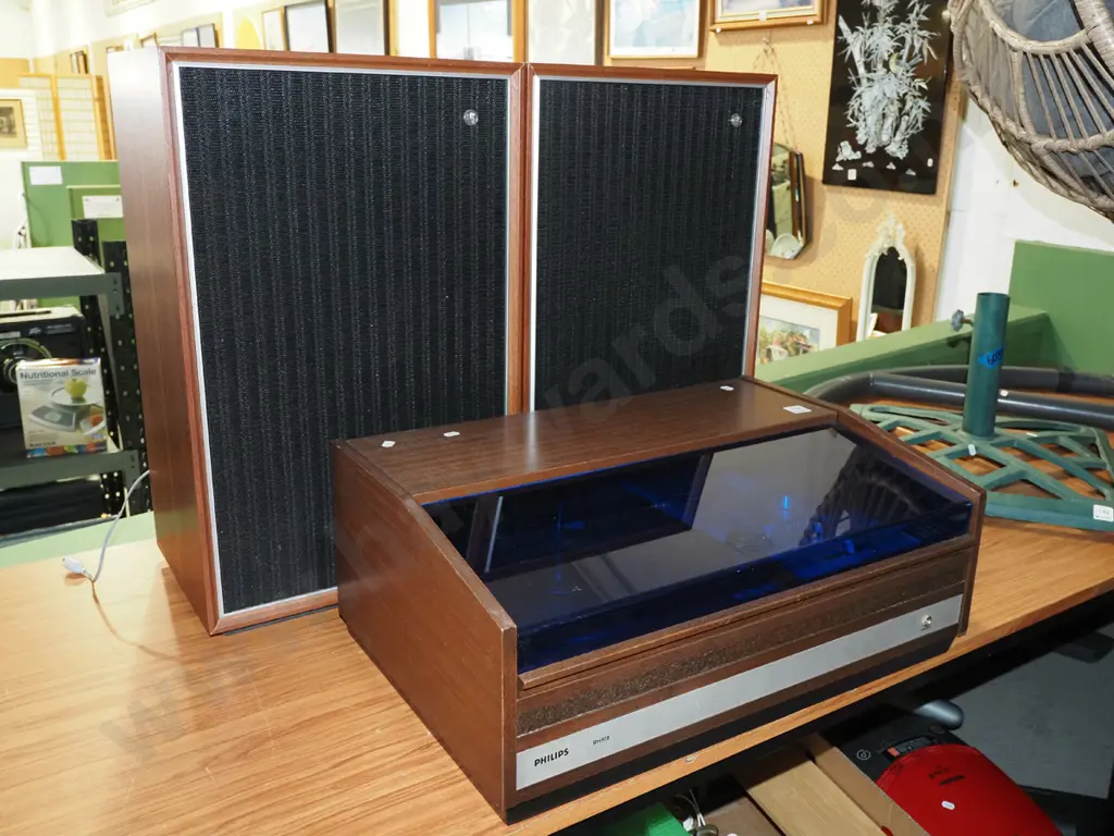 Phillips turntable and radio and 2x Awa speakers Image 1++