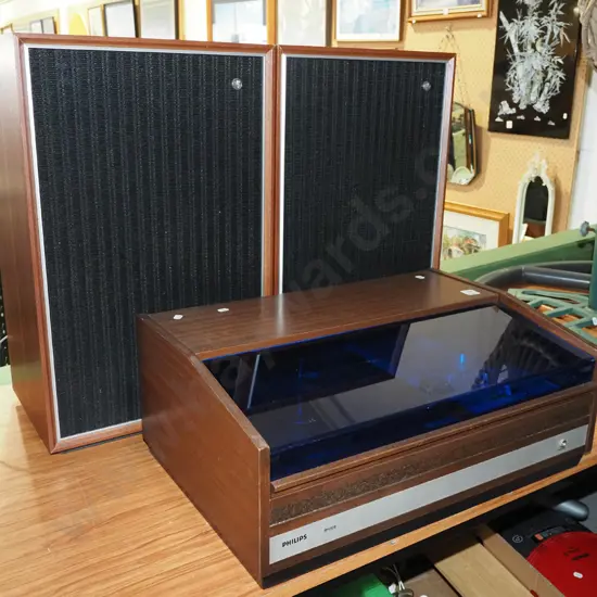 Phillips turntable and radio and 2x Awa speakers