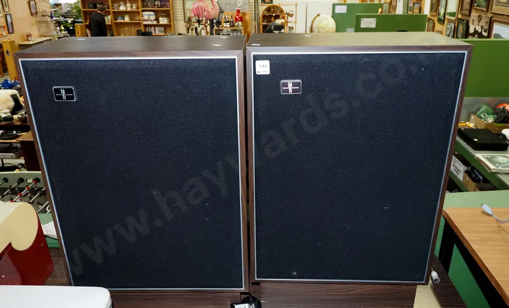 pair of International Hi- Fidelity speakers Image 1++