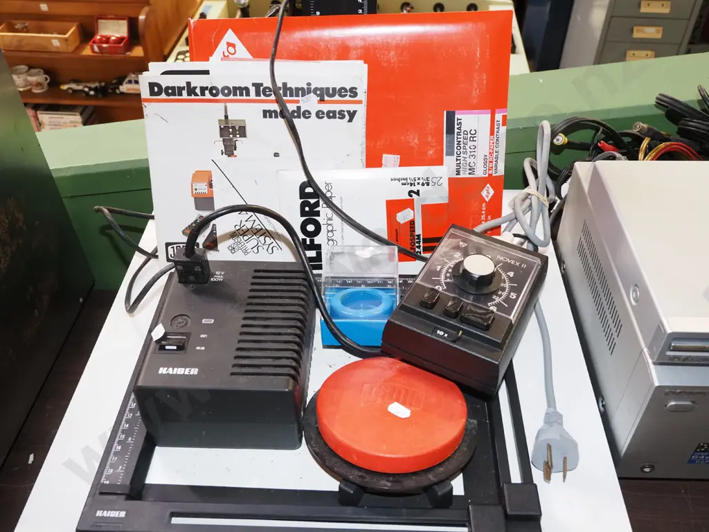 Kaiser Colour dark room enlarger with paper and accessories Image 1++
