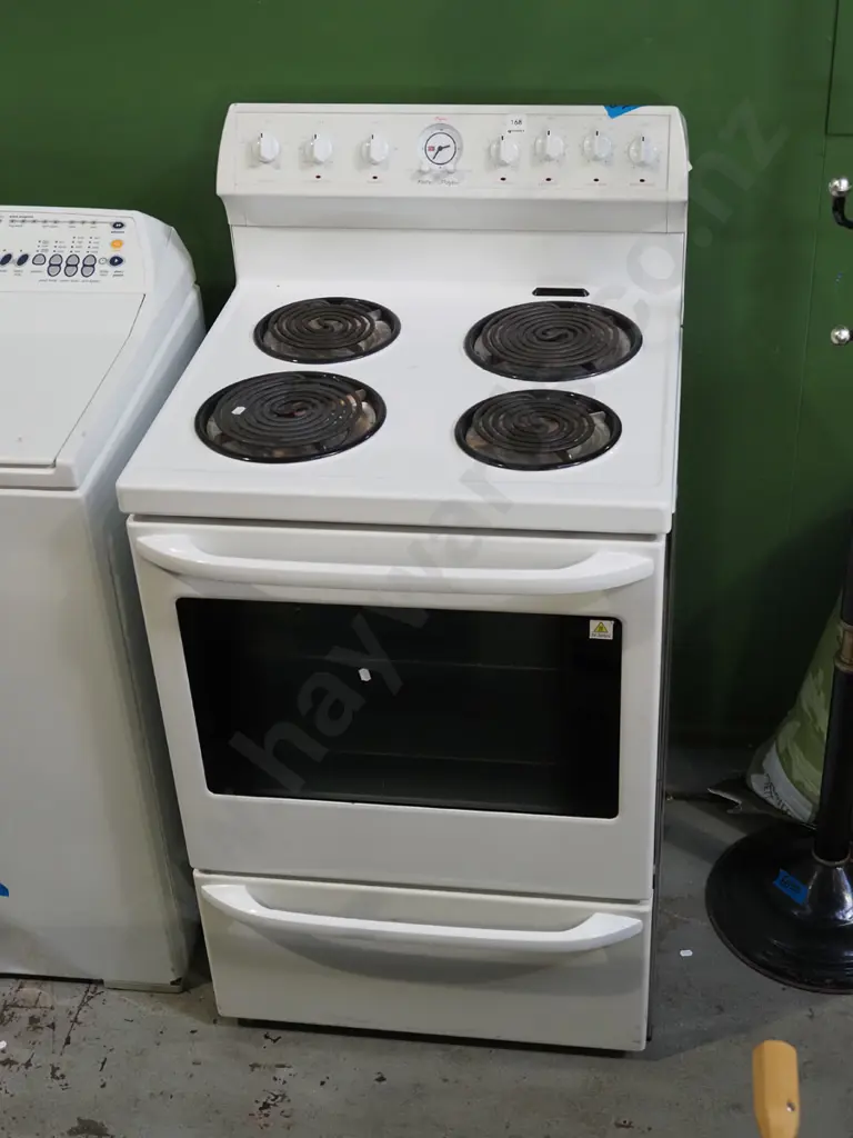 F&P electric oven with warming drawer - has correct plug Image 1++