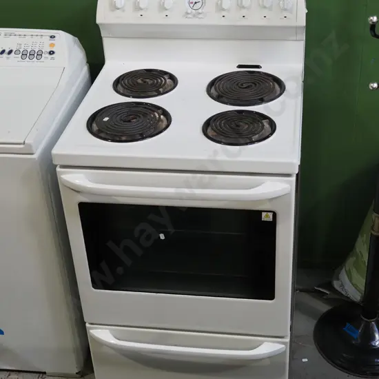 F&P electric oven with warming drawer - has correct plug