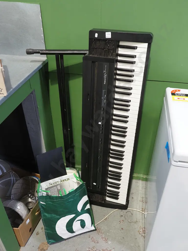 Roland EP-7 keyboard, bag and accessories - AS IS - No Returns - some notes not sounding Image 1++