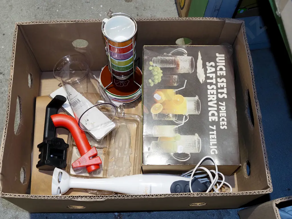 box; stick blender, serving tray, knife sharpeners etc Image 1++