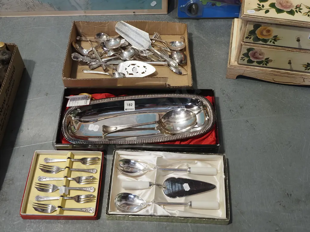 assorted cutlery Image 1++