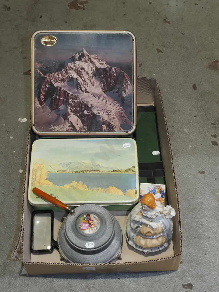 box; tins, musical powder compact, figurine etc Image 1++